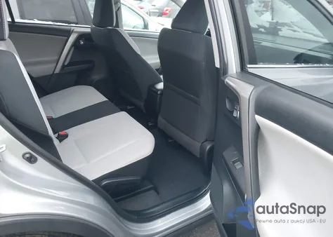 2018 Toyota Rav4 Xle z USA, uszkodzony, nr VIN 2T3RFREV5JW857040